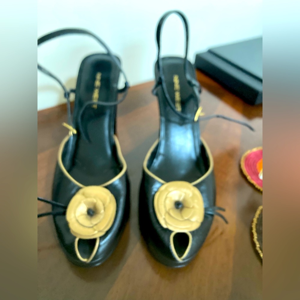 Beautiful Nine West black and gold sandals circa 1996. Never worn.